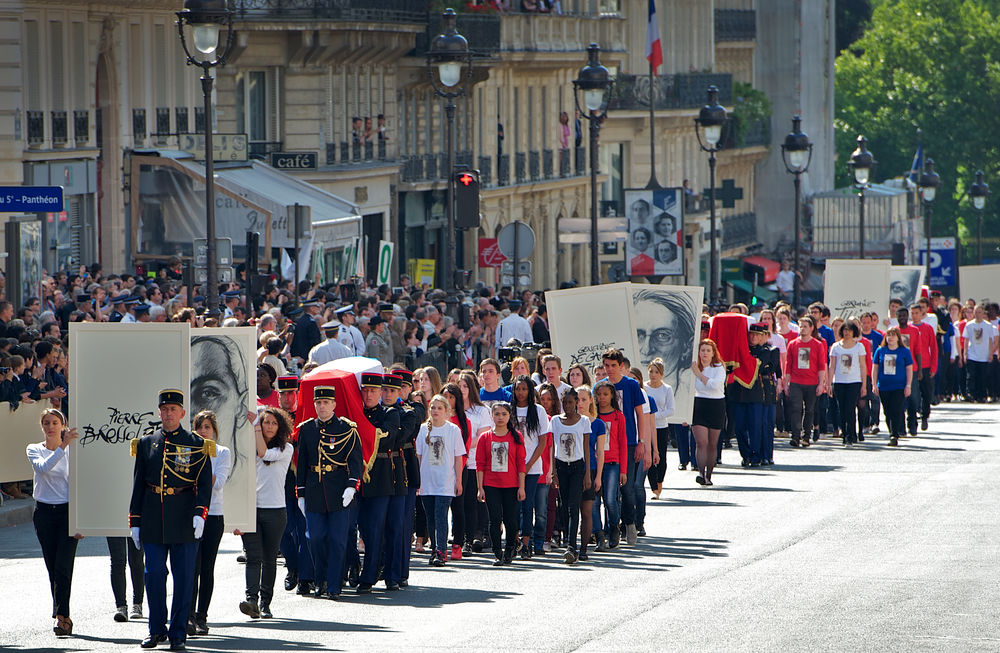 4642909_6_6b02_mercredi-27-mai-le-cortege-remonte-a-pied-la_7a4214f949cd8c73700b3183a8b8b4f9